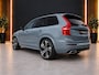 Volvo XC90 2.0 T8 Recharge AWD R-Design 390PK 7 Zits | Luchtvering | Pano | Memory | Harmon Kardon | Head-Up | 360 | 22'' | Trekhaak | Keyless | Digital Dash | Led | Leder | Stoel voor & achter | Stuurwielverwarming | Carplay - Android Auto | Ambient