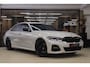 BMW 3-Serie 330e High Executive M Sport /PANO/SFEER/CARPLAY/CAM/BOMVOL