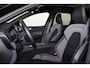 Volvo XC60 T6 Recharge AWD Ultra Black Edition - Panorama/schuifdak - IntelliSafe Assist & Surround - Harman/Kardon audio - Adaptieve LED koplampen - Parkeercamera achter - Verwarmde voorstoelen, stuur & achterbank - Parkeersensoren voor & achter - Elektr. bedienb. voorstoelen met geheugen - Head up display - Draadloze tel. lader - Extra getint glas - Inklapbare trekhaak - 21' LMV