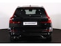 Volvo XC60 T6 Recharge AWD Ultra Black Edition - Panorama/schuifdak - IntelliSafe Assist & Surround - Harman/Kardon audio - Adaptieve LED koplampen - Parkeercamera achter - Verwarmde voorstoelen, stuur & achterbank - Parkeersensoren voor & achter - Elektr. bedienb. voorstoelen met geheugen - Head up display - Draadloze tel. lader - Extra getint glas - Inklapbare trekhaak - 21' LMV