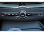Volvo XC60 T6 Recharge AWD Ultra Black Edition - Panorama/schuifdak - IntelliSafe Assist & Surround - Harman/Kardon audio - Adaptieve LED koplampen - Parkeercamera achter - Verwarmde voorstoelen, stuur & achterbank - Parkeersensoren voor & achter - Elektr. bedienb. voorstoelen met geheugen - Head up display - Draadloze tel. lader - Extra getint glas - Inklapbare trekhaak - 21' LMV