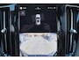 Volvo XC60 T6 Recharge AWD Ultra Black Edition - Panorama/schuifdak - IntelliSafe Assist & Surround - Harman/Kardon audio - Adaptieve LED koplampen - Parkeercamera achter - Verwarmde voorstoelen, stuur & achterbank - Parkeersensoren voor & achter - Elektr. bedienb. voorstoelen met geheugen - Head up display - Draadloze tel. lader - Extra getint glas - Inklapbare trekhaak - 21' LMV