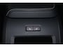 Volvo XC60 T6 Recharge AWD Ultra Black Edition - Panorama/schuifdak - IntelliSafe Assist & Surround - Harman/Kardon audio - Adaptieve LED koplampen - Parkeercamera achter - Verwarmde voorstoelen, stuur & achterbank - Parkeersensoren voor & achter - Elektr. bedienb. voorstoelen met geheugen - Head up display - Draadloze tel. lader - Extra getint glas - Inklapbare trekhaak - 21' LMV