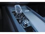 Volvo XC60 T6 Recharge AWD Ultra Black Edition - Panorama/schuifdak - IntelliSafe Assist & Surround - Harman/Kardon audio - Adaptieve LED koplampen - Parkeercamera achter - Verwarmde voorstoelen, stuur & achterbank - Parkeersensoren voor & achter - Elektr. bedienb. voorstoelen met geheugen - Head up display - Draadloze tel. lader - Extra getint glas - Inklapbare trekhaak - 21' LMV