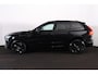 Volvo XC60 T6 Recharge AWD Ultra Black Edition - Panorama/schuifdak - IntelliSafe Assist & Surround - Harman/Kardon audio - Adaptieve LED koplampen - Parkeercamera achter - Verwarmde voorstoelen, stuur & achterbank - Parkeersensoren voor & achter - Elektr. bedienb. voorstoelen met geheugen - Head up display - Draadloze tel. lader - Extra getint glas - Inklapbare trekhaak - 21' LMV