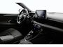 Toyota Yaris 1.5 Hybrid Launch Edition | Trekhaak | Dodehoek detectie | Head-up display | Stoelverwarming | Apple Carplay / Android Auto | Parkeersensoren voor/achter | 17 inch