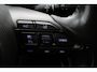 Toyota Yaris 1.5 Hybrid Launch Edition | Trekhaak | Dodehoek detectie | Head-up display | Stoelverwarming | Apple Carplay / Android Auto | Parkeersensoren voor/achter | 17 inch