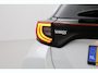 Toyota Yaris 1.5 Hybrid Launch Edition | Trekhaak | Dodehoek detectie | Head-up display | Stoelverwarming | Apple Carplay / Android Auto | Parkeersensoren voor/achter | 17 inch