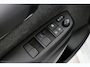 Toyota Yaris 1.5 Hybrid Launch Edition | Trekhaak | Dodehoek detectie | Head-up display | Stoelverwarming | Apple Carplay / Android Auto | Parkeersensoren voor/achter | 17 inch