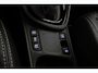 Toyota Yaris 1.5 Hybrid Launch Edition | Trekhaak | Dodehoek detectie | Head-up display | Stoelverwarming | Apple Carplay / Android Auto | Parkeersensoren voor/achter | 17 inch