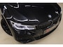 BMW 3-Serie 330i High Executive PANO/CARPLAY/SFEER/HK/HUD/VOL