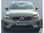 Volvo XC40 1.5 T4 Phev Core Bright Park assist pack - Camera achter - Model jaar 2023 - Climate - Keyless - PDC voor en achter - 18" Wielen - R7C000 Interieur – Full led koplampen – Donkere hemel - Telefoon lader - Elektrisch bedienbare achterklep met sensorsturing