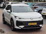 Volkswagen T-Roc 1.5 eTsi R-Line First Edition Automaat | Adaptieve Cruise Control | Achteruitrijcamera | Navigatie |