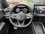 Volkswagen T-Roc 1.5 eTsi R-Line First Edition Automaat | Adaptieve Cruise Control | Achteruitrijcamera | Navigatie |