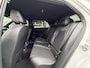 Volkswagen T-Roc 1.5 eTsi R-Line First Edition Automaat | Adaptieve Cruise Control | Achteruitrijcamera | Navigatie |