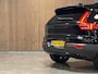 Volvo EX40 Single Motor Extended Range Ultra Black Ed. 82 kWh | Vol! | 100% SoH | Trekhaak | Schuifdak | 360° Camera | Harman Kardon | Pixel LED koplampen meesturend | Adaptieve Cruise Control | Bestuurdersstoel elektrisch geheugen | Stoel en Stuurwielverwarming | 20 Inch | Passagiersstoel elektrisch | Microtech / alcantara bekleding | Zitting verlenging voorstoelen | Pilot Assist | BLIS Dode Hoek Detectie | Warmtepomp | Google Infotainment | Keyless Drive | Verlichtingspack 2 | Parkeersensoren voor+achter | Privacy Glass | Elektrisch bedienbare achterklep | Breedstralers in voorbumper | Alarm Klasse III | Draadloos telefoon opladen | DAB Radio | Apple Carplay/Android Auto | Volvo On Call met mobiele App functie | Onyx Black Metallic |