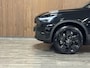 Volvo EX40 Single Motor Extended Range Ultra Black Ed. 82 kWh | Vol! | 100% SoH | Trekhaak | Schuifdak | 360° Camera | Harman Kardon | Pixel LED koplampen meesturend | Adaptieve Cruise Control | Bestuurdersstoel elektrisch geheugen | Stoel en Stuurwielverwarming | 20 Inch | Passagiersstoel elektrisch | Microtech / alcantara bekleding | Zitting verlenging voorstoelen | Pilot Assist | BLIS Dode Hoek Detectie | Warmtepomp | Google Infotainment | Keyless Drive | Verlichtingspack 2 | Parkeersensoren voor+achter | Privacy Glass | Elektrisch bedienbare achterklep | Breedstralers in voorbumper | Alarm Klasse III | Draadloos telefoon opladen | DAB Radio | Apple Carplay/Android Auto | Volvo On Call met mobiele App functie | Onyx Black Metallic |