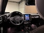 Volvo EX40 Single Motor Extended Range Ultra Black Ed. 82 kWh | Vol! | 100% SoH | Trekhaak | Schuifdak | 360° Camera | Harman Kardon | Pixel LED koplampen meesturend | Adaptieve Cruise Control | Bestuurdersstoel elektrisch geheugen | Stoel en Stuurwielverwarming | 20 Inch | Passagiersstoel elektrisch | Microtech / alcantara bekleding | Zitting verlenging voorstoelen | Pilot Assist | BLIS Dode Hoek Detectie | Warmtepomp | Google Infotainment | Keyless Drive | Verlichtingspack 2 | Parkeersensoren voor+achter | Privacy Glass | Elektrisch bedienbare achterklep | Breedstralers in voorbumper | Alarm Klasse III | Draadloos telefoon opladen | DAB Radio | Apple Carplay/Android Auto | Volvo On Call met mobiele App functie | Onyx Black Metallic |