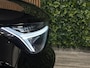 Volvo EX40 Single Motor Extended Range Ultra Black Ed. 82 kWh | Vol! | 100% SoH | Trekhaak | Schuifdak | 360° Camera | Harman Kardon | Pixel LED koplampen meesturend | Adaptieve Cruise Control | Bestuurdersstoel elektrisch geheugen | Stoel en Stuurwielverwarming | 20 Inch | Passagiersstoel elektrisch | Microtech / alcantara bekleding | Zitting verlenging voorstoelen | Pilot Assist | BLIS Dode Hoek Detectie | Warmtepomp | Google Infotainment | Keyless Drive | Verlichtingspack 2 | Parkeersensoren voor+achter | Privacy Glass | Elektrisch bedienbare achterklep | Breedstralers in voorbumper | Alarm Klasse III | Draadloos telefoon opladen | DAB Radio | Apple Carplay/Android Auto | Volvo On Call met mobiele App functie | Onyx Black Metallic |