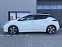 Nissan Leaf N-Connecta 40 kWh ✓SOH 88.6% ✓Navigatie ✓360° Camera ✓BLIS ✓Adaptive Cruise ✓Apple Carplay & Android auto ✓Stuur- Stoelverwarming ✓Parkeersensoren ✓Lichtmetaal