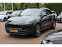 Porsche Macan 2.0 T / Trekhaak / Panoramadak / Camera / Luchtvering / Keyless / 21'' / Adaptieve Stoelen / Sportchrono / CarPlay / Stoel+Stuurverwarming / Dodehoek / DAB / ACC