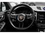 Porsche Macan 2.0 T / Trekhaak / Panoramadak / Camera / Luchtvering / Keyless / 21'' / Adaptieve Stoelen / Sportchrono / CarPlay / Stoel+Stuurverwarming / Dodehoek / DAB / ACC