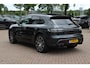 Porsche Macan 2.0 T / Trekhaak / Panoramadak / Camera / Luchtvering / Keyless / 21'' / Adaptieve Stoelen / Sportchrono / CarPlay / Stoel+Stuurverwarming / Dodehoek / DAB / ACC