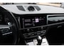 Porsche Macan 2.0 T / Trekhaak / Panoramadak / Camera / Luchtvering / Keyless / 21'' / Adaptieve Stoelen / Sportchrono / CarPlay / Stoel+Stuurverwarming / Dodehoek / DAB / ACC