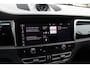 Porsche Macan 2.0 T / Trekhaak / Panoramadak / Camera / Luchtvering / Keyless / 21'' / Adaptieve Stoelen / Sportchrono / CarPlay / Stoel+Stuurverwarming / Dodehoek / DAB / ACC