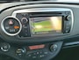 Toyota Yaris 1.3 VVT-i Dynamic zeer complete yaris met cruise controle,navigatie en achteruitrijcamera!
