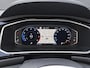 Volkswagen T-Roc 1.5 TSI R-Line Business+ / Digitaal dashboard / Navigatie / App connect / Camera / Parkeersensoren V+A /