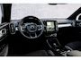 Volvo XC40 2.0 B3 Plus Black Edition | Adaptieve Cruise Control | 20" Velgen | Harman Kardon Audio | Stoel-/Stuurverwarming | Dodehoek Detectie | Parkeercamera | Nubuck Bekleding | Apple CarPlay |