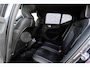 Volvo XC40 2.0 B3 Plus Black Edition | Adaptieve Cruise Control | 20" Velgen | Harman Kardon Audio | Stoel-/Stuurverwarming | Dodehoek Detectie | Parkeercamera | Nubuck Bekleding | Apple CarPlay |