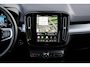 Volvo XC40 2.0 B3 Plus Black Edition | Adaptieve Cruise Control | 20" Velgen | Harman Kardon Audio | Stoel-/Stuurverwarming | Dodehoek Detectie | Parkeercamera | Nubuck Bekleding | Apple CarPlay |