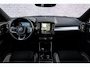 Volvo XC40 2.0 B3 Plus Black Edition | Adaptieve Cruise Control | 20" Velgen | Harman Kardon Audio | Stoel-/Stuurverwarming | Dodehoek Detectie | Parkeercamera | Nubuck Bekleding | Apple CarPlay |