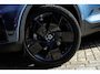 Volvo XC40 2.0 B3 Plus Black Edition | Adaptieve Cruise Control | 20" Velgen | Harman Kardon Audio | Stoel-/Stuurverwarming | Dodehoek Detectie | Parkeercamera | Nubuck Bekleding | Apple CarPlay |