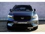Volvo XC40 2.0 B3 Plus Black Edition | Adaptieve Cruise Control | 20" Velgen | Harman Kardon Audio | Stoel-/Stuurverwarming | Dodehoek Detectie | Parkeercamera | Nubuck Bekleding | Apple CarPlay |
