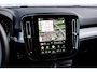 Volvo XC40 2.0 B3 Plus Black Edition | Adaptieve Cruise Control | 20" Velgen | Harman Kardon Audio | Stoel-/Stuurverwarming | Dodehoek Detectie | Parkeercamera | Nubuck Bekleding | Apple CarPlay |