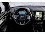Volvo XC40 2.0 B3 Plus Black Edition | Adaptieve Cruise Control | 20" Velgen | Harman Kardon Audio | Stoel-/Stuurverwarming | Dodehoek Detectie | Parkeercamera | Nubuck Bekleding | Apple CarPlay |