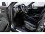 Volvo XC40 2.0 B3 Plus Black Edition | Adaptieve Cruise Control | 20" Velgen | Harman Kardon Audio | Stoel-/Stuurverwarming | Dodehoek Detectie | Parkeercamera | Nubuck Bekleding | Apple CarPlay |