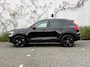 Volvo XC40 2.0 B3 Plus Black Edition | Adaptieve Cruise Control | 20" Velgen | Harman Kardon Audio | Stoel-/Stuurverwarming | Dodehoek Detectie | Parkeercamera | Nubuck Bekleding | Apple CarPlay |