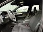 Volvo XC40 2.0 B3 Plus Black Edition | Adaptieve Cruise Control | 20" Velgen | Harman Kardon Audio | Stoel-/Stuurverwarming | Dodehoek Detectie | Parkeercamera | Nubuck Bekleding | Apple CarPlay |