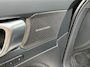 Volvo XC40 2.0 B3 Plus Black Edition | Adaptieve Cruise Control | 20" Velgen | Harman Kardon Audio | Stoel-/Stuurverwarming | Dodehoek Detectie | Parkeercamera | Nubuck Bekleding | Apple CarPlay |