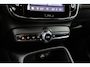 Volvo XC40 2.0 B3 Plus Black Edition | Adaptieve Cruise Control | Trekhaak | 20" Velgen | Pixel LED Koplampen | Harman Kardon Audio | Stoel-/Stuurverwarming | Dodehoek Detectie | 360° Parkeercamera | Nubuck Bekleding | Apple CarPlay |