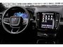 Volvo XC40 2.0 B3 Plus Black Edition | Adaptieve Cruise Control | Trekhaak | 20" Velgen | Pixel LED Koplampen | Harman Kardon Audio | Stoel-/Stuurverwarming | Dodehoek Detectie | 360° Parkeercamera | Nubuck Bekleding | Apple CarPlay |
