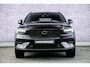 Volvo XC40 2.0 B3 Plus Black Edition | Adaptieve Cruise Control | 20" Velgen | Harman Kardon Audio | Stoel-/Stuurverwarming | Dodehoek Detectie | Parkeercamera | Nubuck Bekleding | Apple CarPlay |