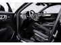 Volvo XC40 2.0 B3 Plus Black Edition | Adaptieve Cruise Control | 20" Velgen | Harman Kardon Audio | Stoel-/Stuurverwarming | Dodehoek Detectie | Parkeercamera | Nubuck Bekleding | Apple CarPlay |