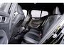 Volvo XC40 2.0 B3 Plus Black Edition | Adaptieve Cruise Control | 20" Velgen | Harman Kardon Audio | Stoel-/Stuurverwarming | Dodehoek Detectie | Parkeercamera | Nubuck Bekleding | Apple CarPlay |