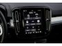 Volvo XC40 2.0 B3 Plus Black Edition | Adaptieve Cruise Control | 20" Velgen | Harman Kardon Audio | Stoel-/Stuurverwarming | Dodehoek Detectie | Parkeercamera | Nubuck Bekleding | Apple CarPlay |