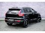 Volvo XC40 2.0 B3 Plus Black Edition | Adaptieve Cruise Control | 20" Velgen | Harman Kardon Audio | Stoel-/Stuurverwarming | Dodehoek Detectie | Parkeercamera | Nubuck Bekleding | Apple CarPlay |